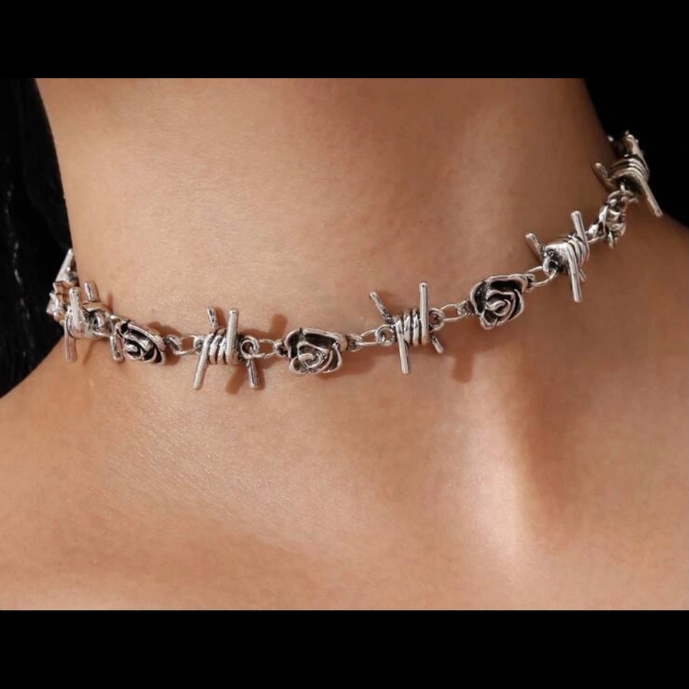 $10 💋 ROSE DECOR ANTIQUE SILVER CHOKER
